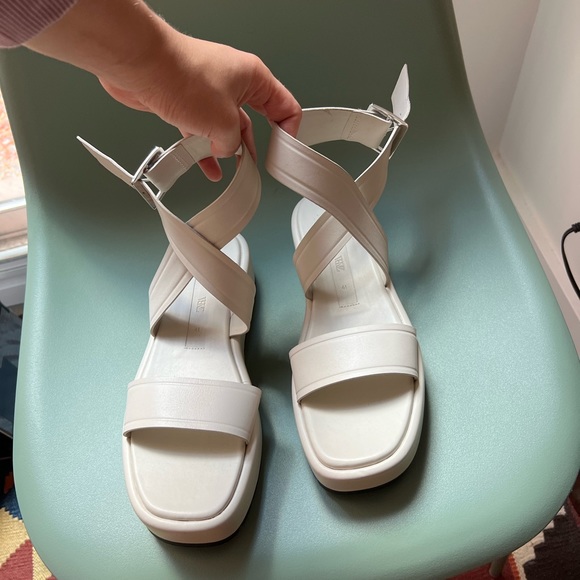 NWOT zara platform sandals 10/41 - Picture 3 of 7